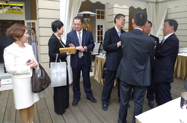 国康董事长杨华山应邀出席中国银联上海尊尚白金服务发布会